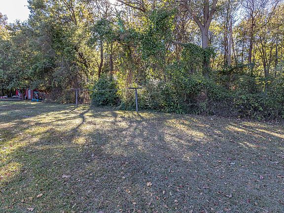 3rd image of 394 Community Dr