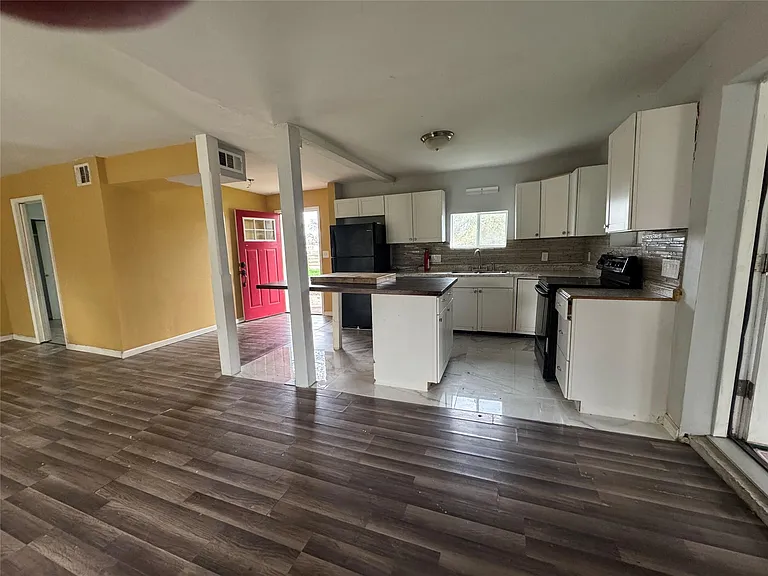 6304 Hudson Bend Rd — Photo 10