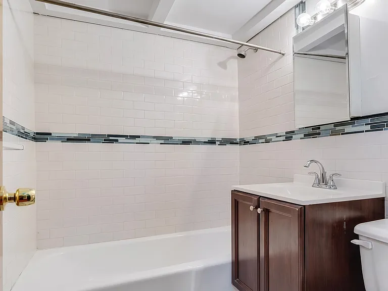156 E 39th St #2 — Photo 6