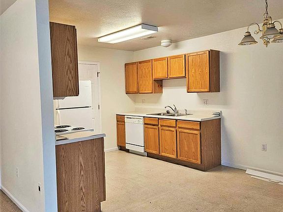 3rd image of 631 Scottsvale Dr APT A