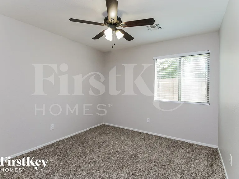 1130 E Oak Rd — Photo 9