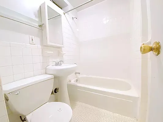 Rented by Manhattan Spaces | media 13