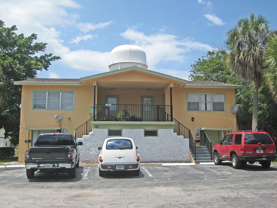 2nd image of 111 SW 15th St APT 4