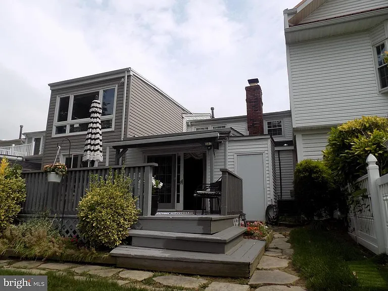 702 Towne Center Dr — Photo 29