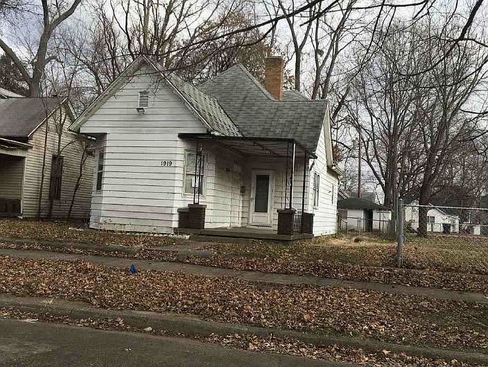 1st image of 1919 N 10th St