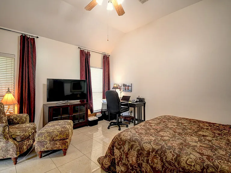 719 Oak Hollow Dr — Photo 24