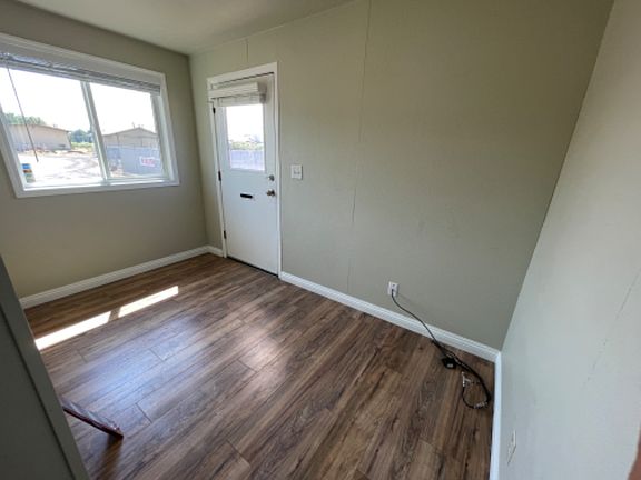 3rd image of 607 N Gold St