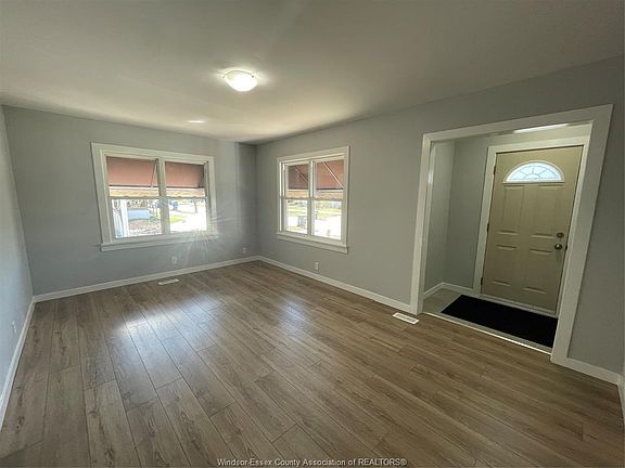 4th image of 2628 Alexis Rd