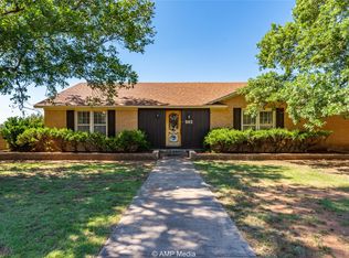 902 E Burnside St, Rotan, TX 79546