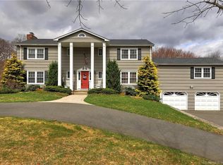 40 Brookhedge Rd, Trumbull, CT 06611
