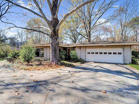 3rd image of 1904 Willow Park Ct SE