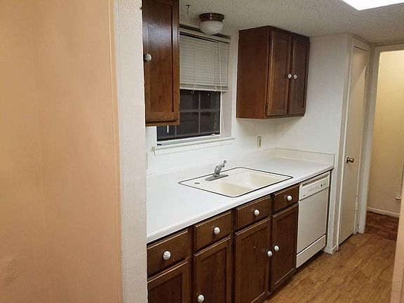 5th image of 2214 Capitan Dr APT C