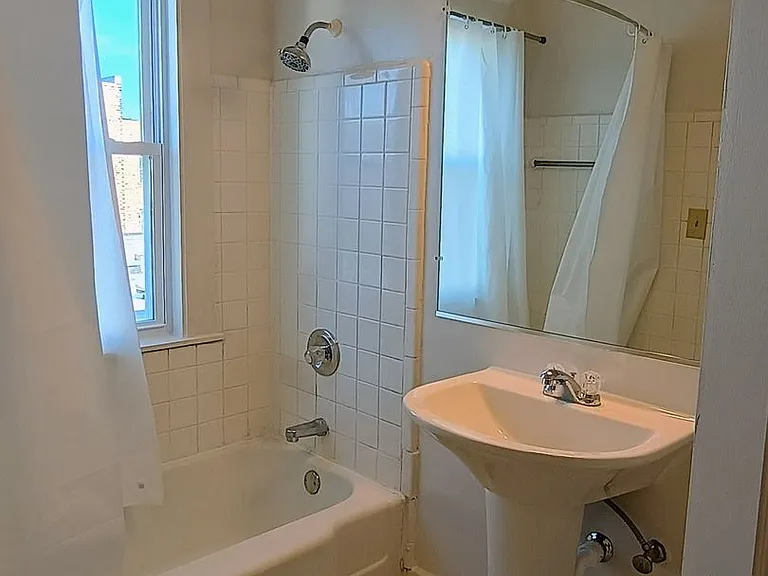 2518 N Farwell Ave — Photo 23