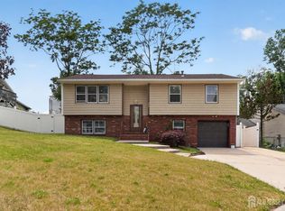 21 Ash Rd, Edison, NJ 08817