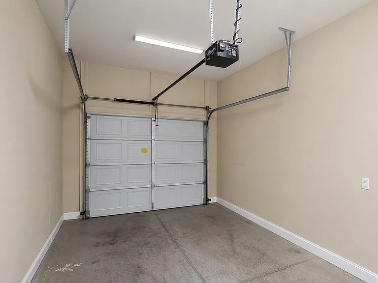 112 Saint James Pl — Photo 14