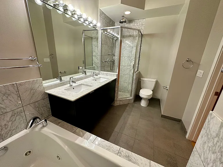 2157 N Damen Ave #201 — Photo 24