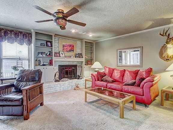 3rd image of 207 Cindy Ave