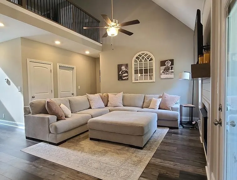 1308 Sussex Dr — Photo 2
