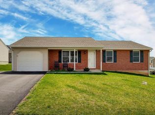 9 Meadow Dr, Newmanstown, PA 17073