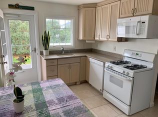 19 Dracut St, Seabrook, NH 03874