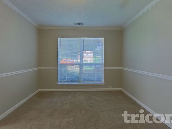 5th image of 936 Edgewood Ln