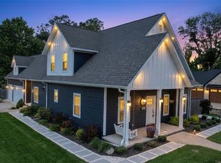 616 NW 2nd St, Bentonville, AR 72712