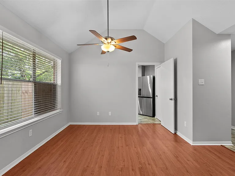 15834 Constitution Ln — Photo 9