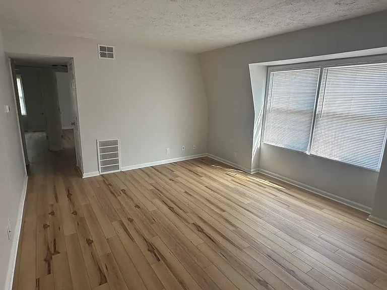 904 Plaza Dr #11 — Photo 32