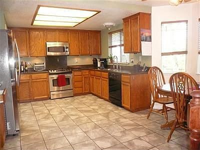 4th image of 1024 Village Cir