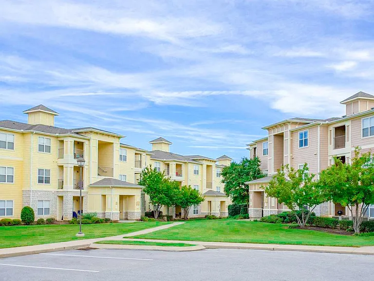 Sonoma Grande Apartments — Photo 12