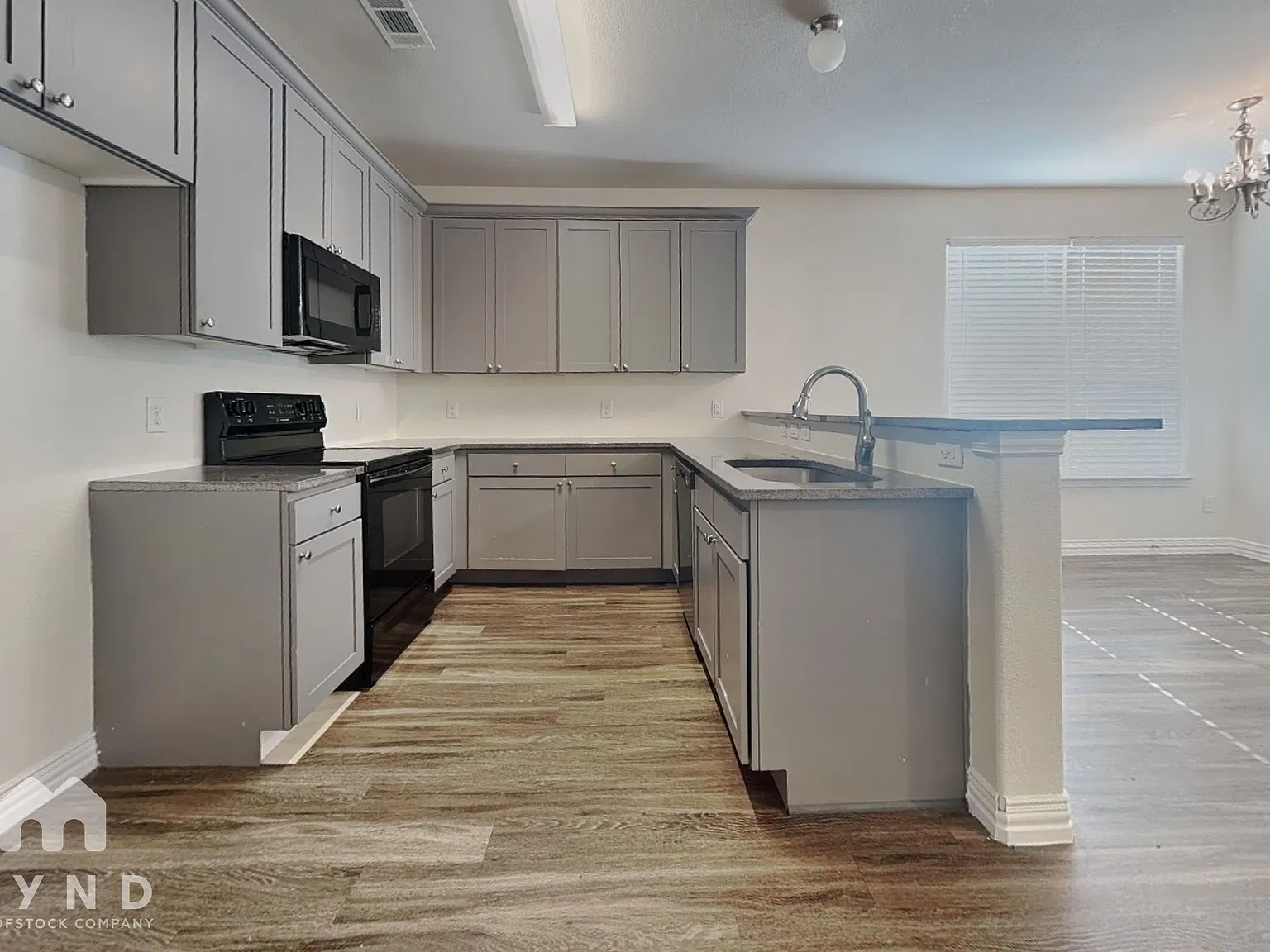 3 bed, 2.5 bath, 1360 sqft, $1,695 — Photo 2