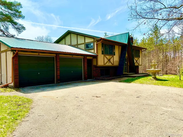 400 Wolfe Rd, Ortonville, MI 48462