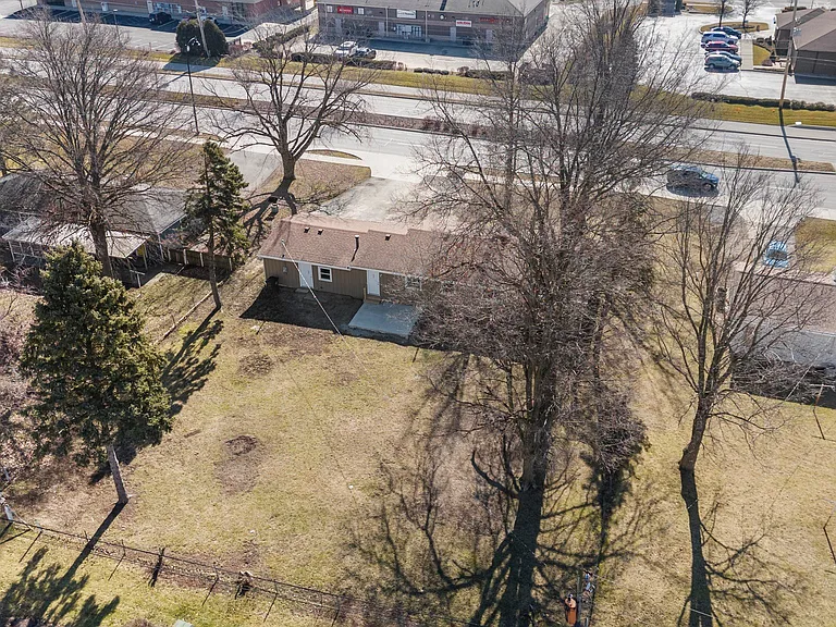 1514 W Dupont Rd — Photo 45
