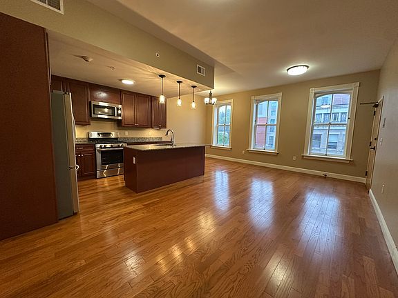 5th image of 104 N Aurora St APT 2N