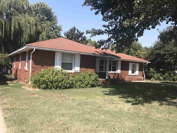 2nd image of 1704 Donahoe Dr