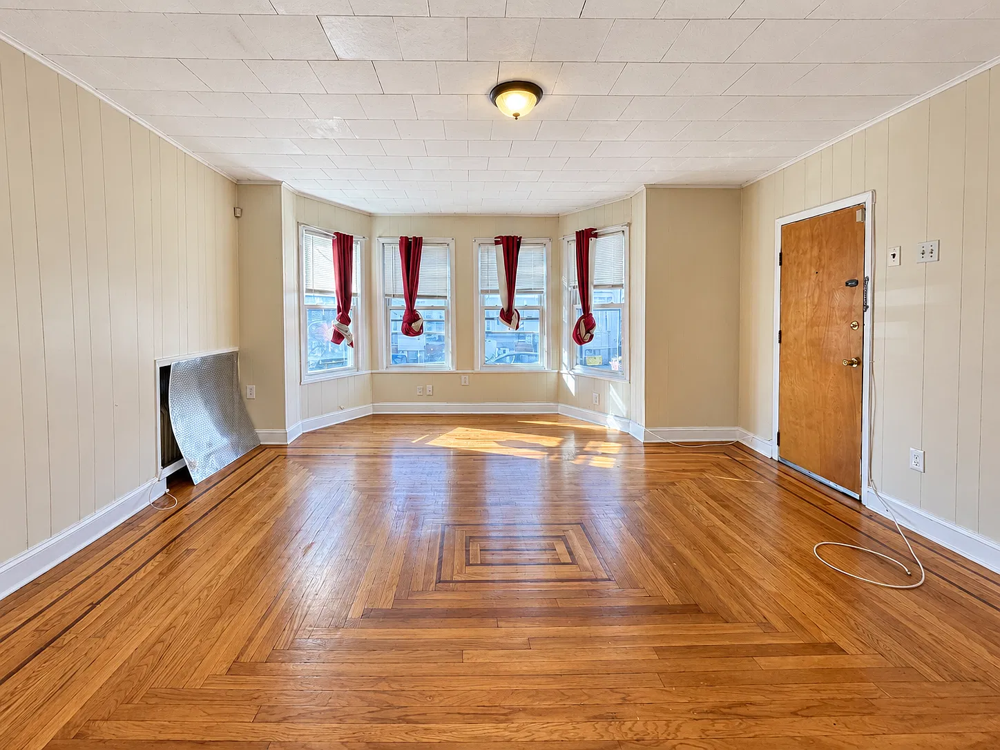 3 bed, 1000 sqft, $2,200 — Photo 4