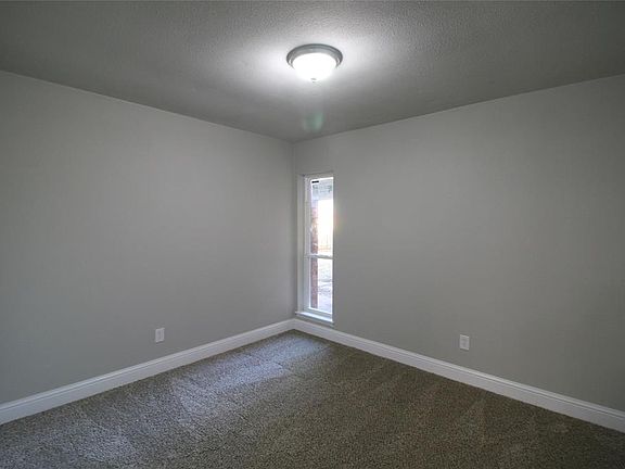 4th image of 1350 Applegate Dr