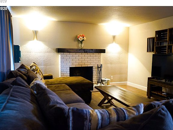 4th image of 878 Tierra Dr NE