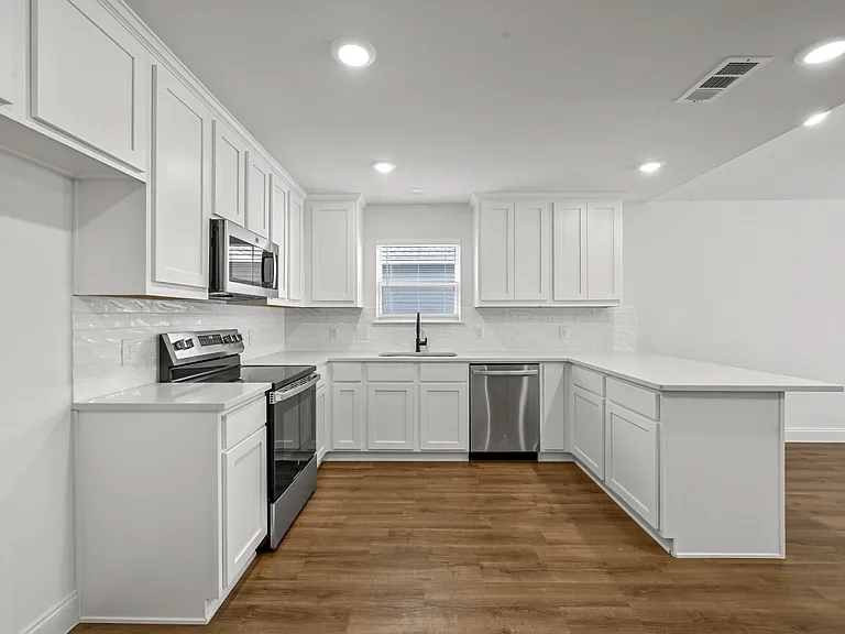 2307 Mill St — Photo 7