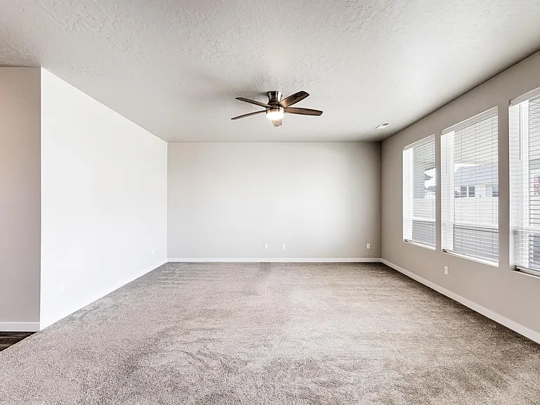1935 W Heavy Timber Dr — Photo 18
