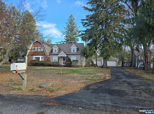 37 Nilsen Ave, Mahwah, NJ 07430