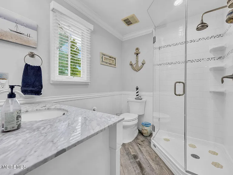 60 Farrell Dr — Photo 25
