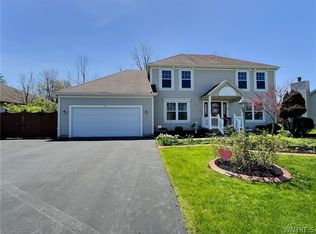 53 Hemlock Ln, Lancaster, NY 14086