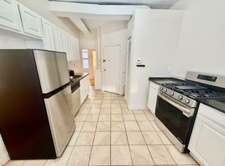11 Charter St APT 1, Boston, MA 02113