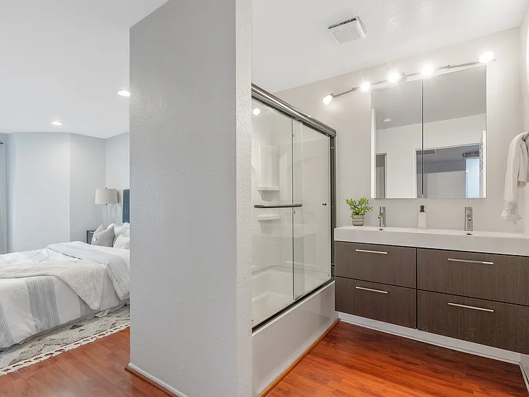 2310 N Fairview St #210 — Photo 14