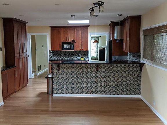 4th image of 412 Avalon Dr