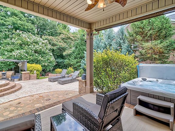 3rd image of 278 Woodmill Cir