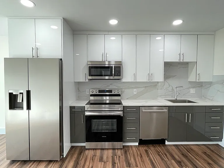 4906 Spruce St #208 — Photo 1