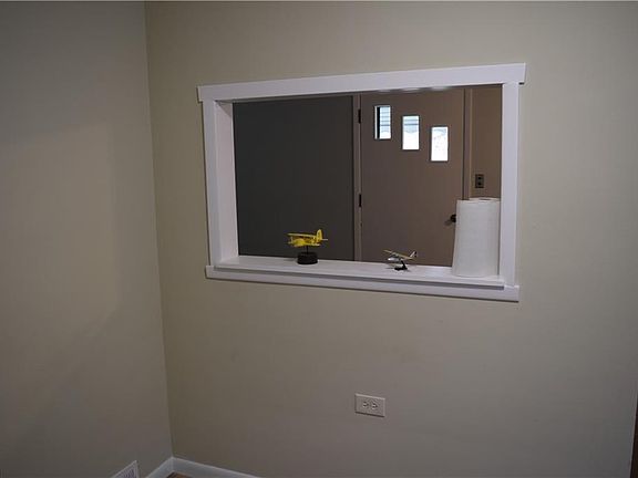 4th image of 2902 Park Dr