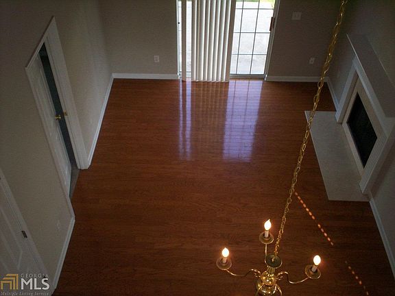 3rd image of 235 Cottonwood Creek Cir